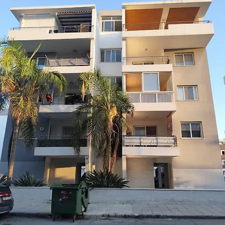 Julia Larnaca